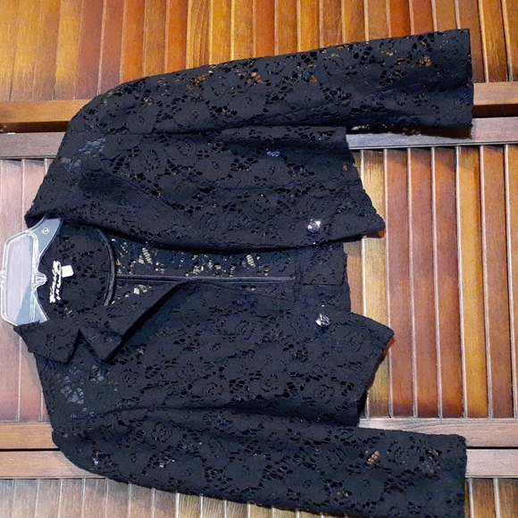 Women laced jacket - Picture 1 of 7